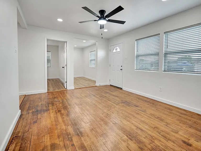 3712 Amelia Dr — Photo 4