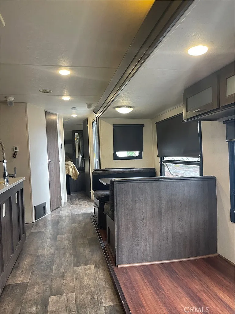 1 bed, 400 sqft, $1,275 — Photo 3