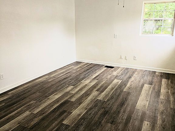 2nd image of 4692 Curundu Ave