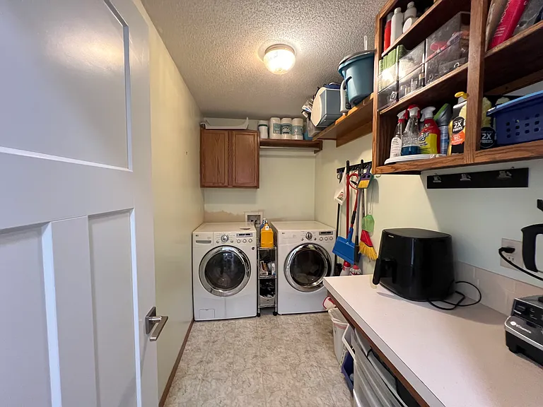2213 E Myrtlewood Ct — Photo 32