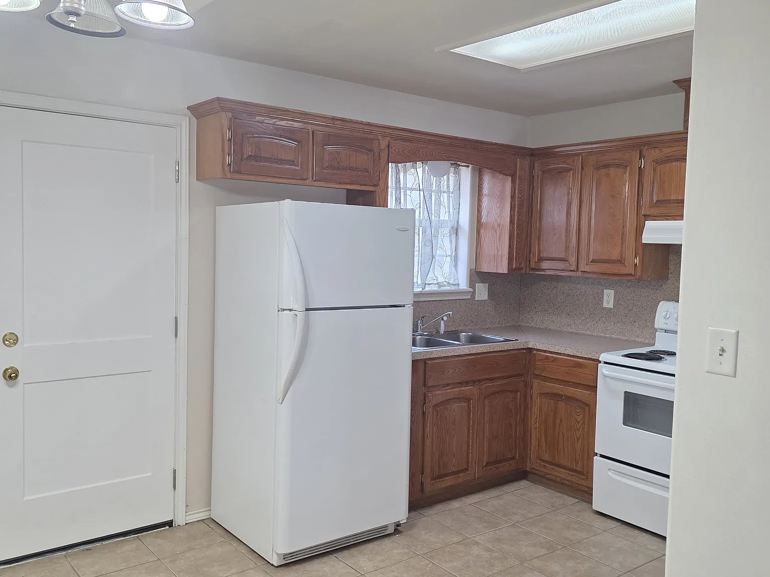 2 bed, 964 sqft, $900 — Photo 3