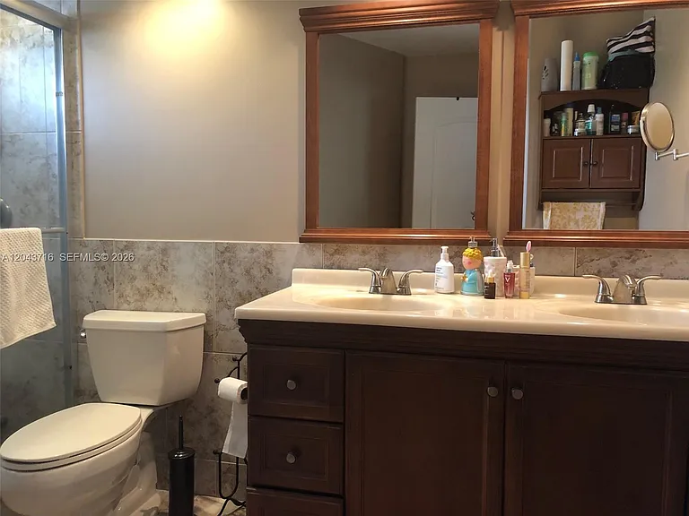 320 NE 12th Ave #303 — Photo 9