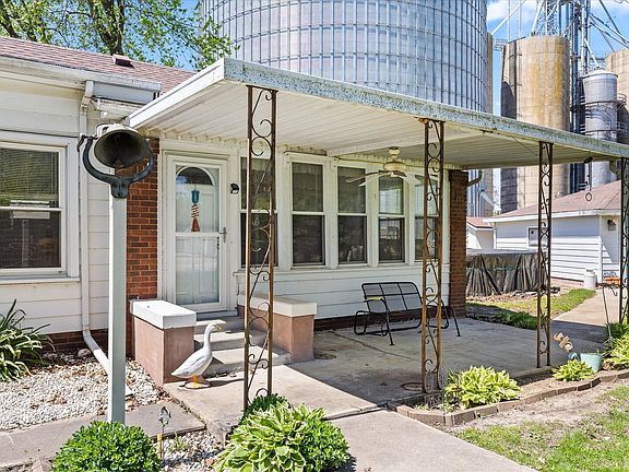 5th image of 303 E 4th St