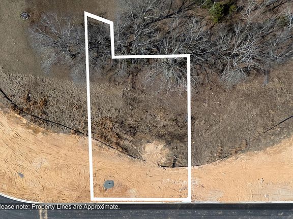 3rd image of 114 Glade Dr