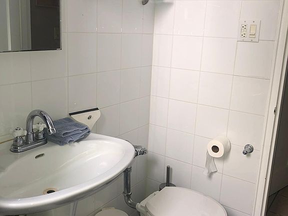 3rd image of 1141 Meridian Ave APT 7