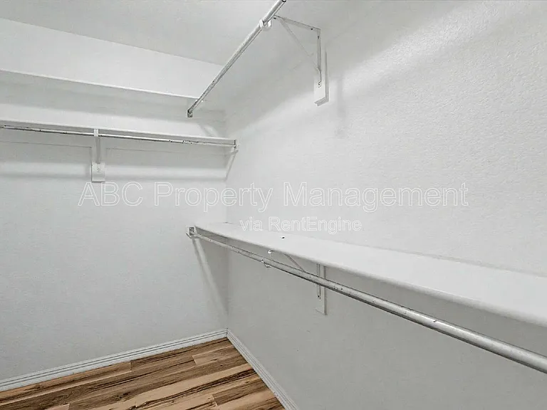 3801 SW Gibson Ave — Photo 10