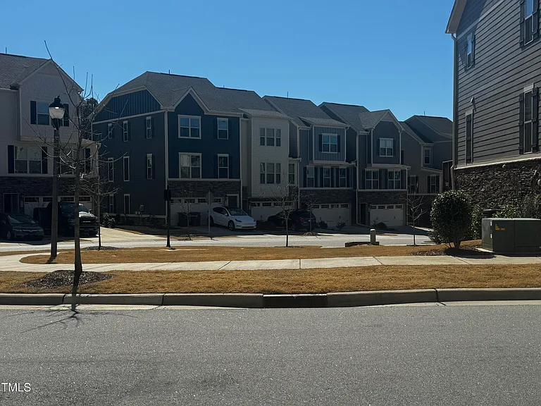 946 Channing Park Cir — Photo 4