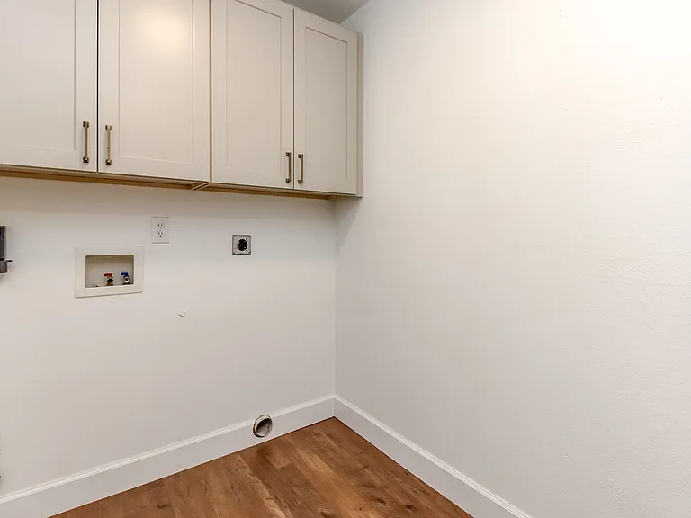 1661 Jensen Ave — Photo 22