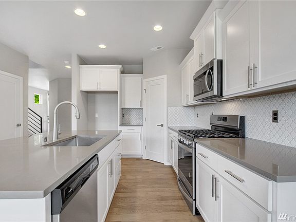 Plan 2114 built at another Harbour Homes community - details will vary