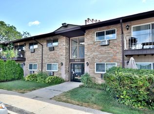 802 E Old Willow Rd APT 111, Prospect Heights, IL 60070