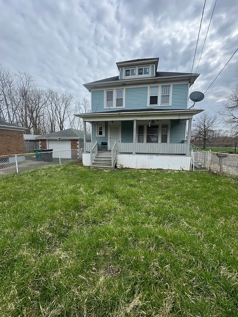 Building Photo - 1901 Mackenna Ave