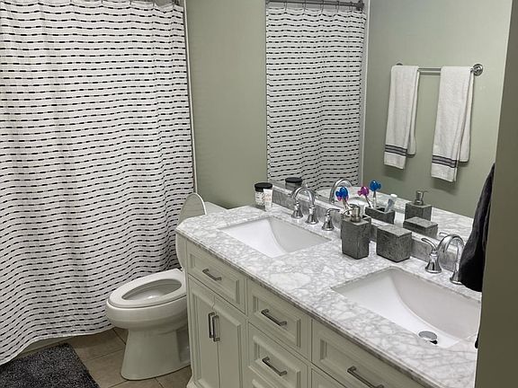 2nd image of 1041 W Ogden Ave APT 321