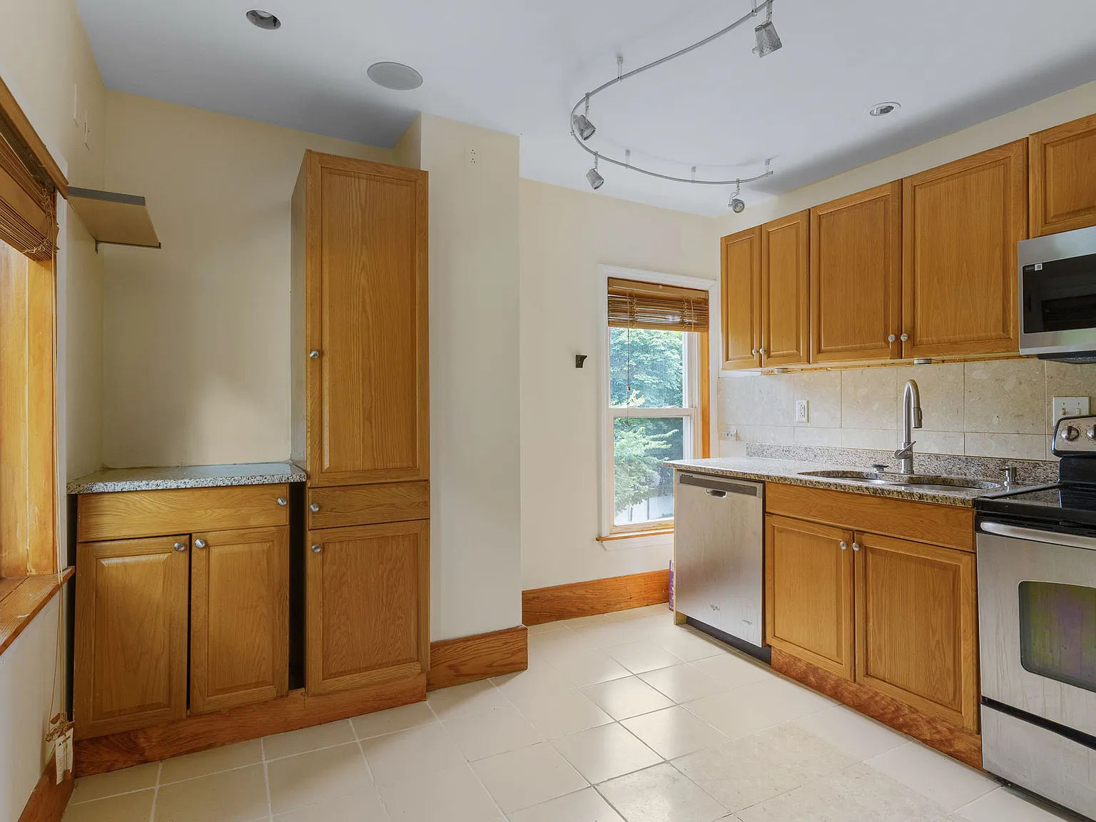 3 bed, 1.5 bath, 2002 sqft, $3,500 — Photo 4