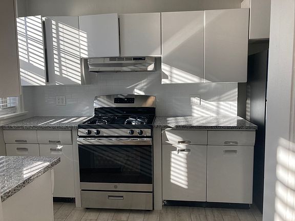 3rd image of 1645 W Touhy Ave APT 3W
