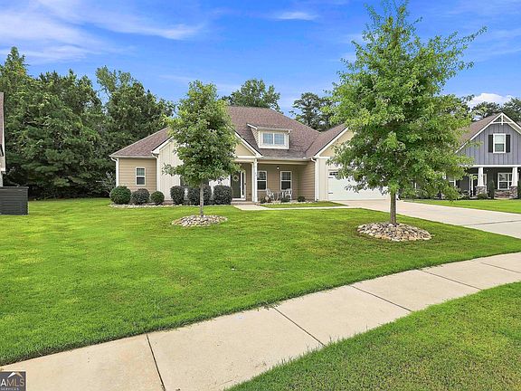 2nd image of 32 Oakhurst Trl #12