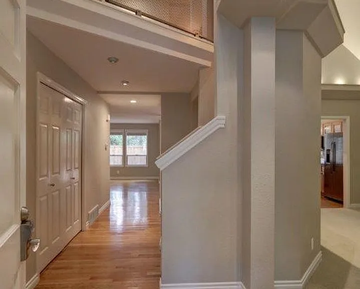 25451 SE 42nd Pl — Photo 3