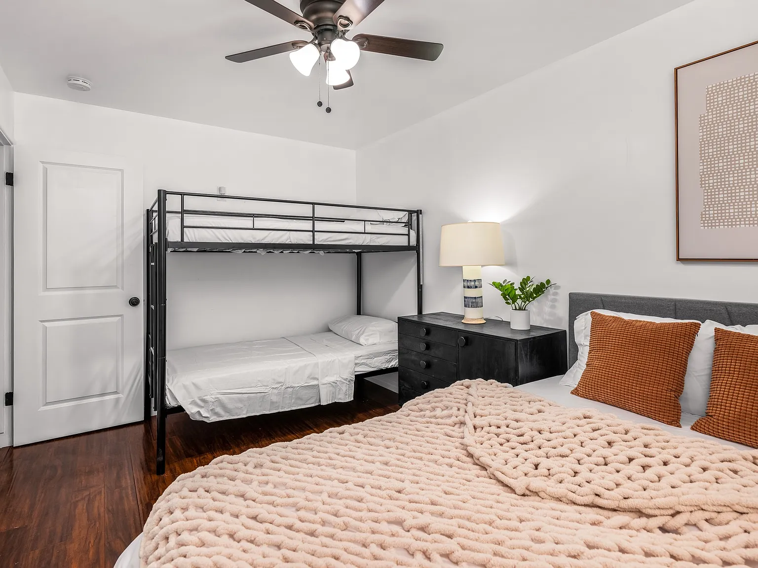 2 bed, 800 sqft, $3,000 — Photo 4