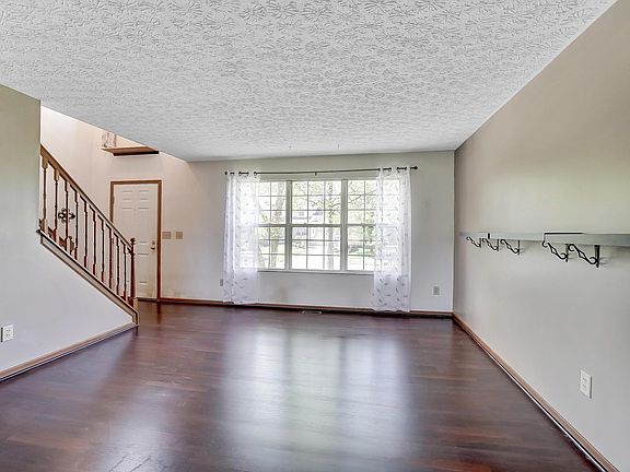 4th image of 872 Dunvegan Cir