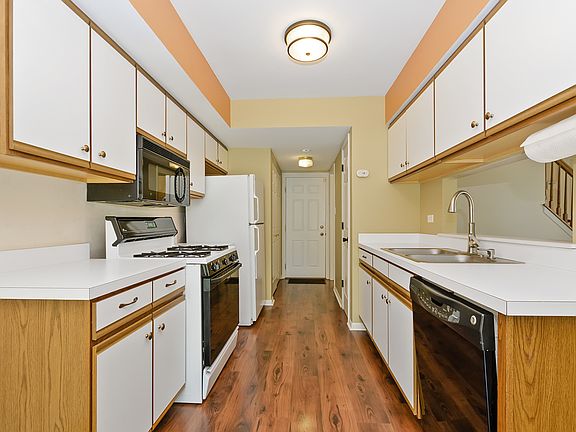 3rd image of 9330 Meadowview Dr