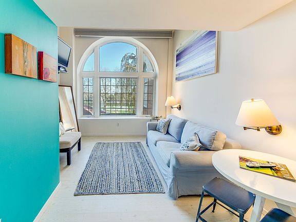 4th image of 236 Edgemere St #118