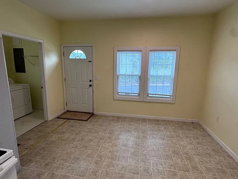 99 Smith Cir — Photo 8