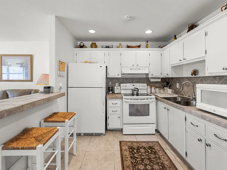 43 Waterford Cir #B — Photo 10