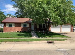 220 N High St, Paris, IL 61944