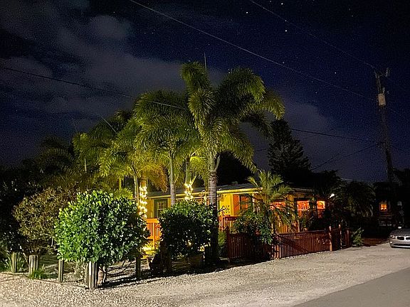 3rd image of 4763 Flamingo Dr