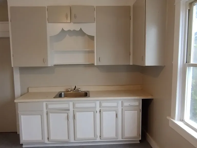 2128 Genesee St — Photo 26