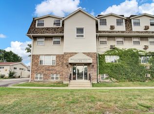 8720 S Roberts Rd APT 3S, Hickory Hills, IL 60457