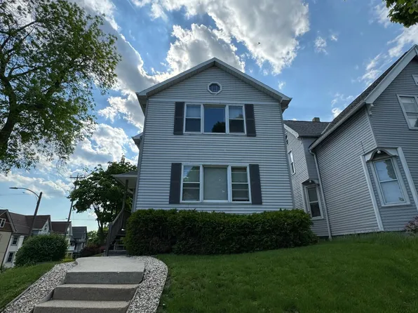 2401 N Oakland Ave, Milwaukee, WI 53211