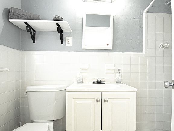 4th image of 1242 NE 108th St #1
