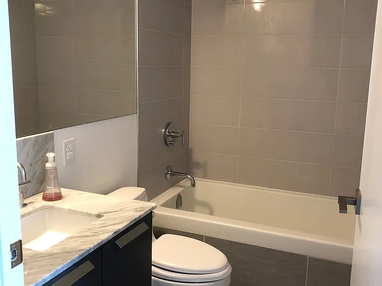 50 Charles St E #4513 — Photo 7