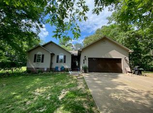 60 Carriage House Dr, Camden, TN 38320