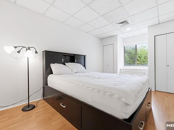 5th image of 279 Clark Street