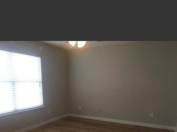 4th image of 410 Woodford Way