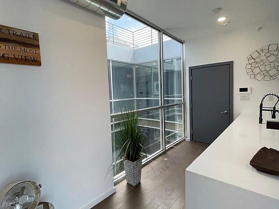 5th image of 1235 N Franklin St #1400