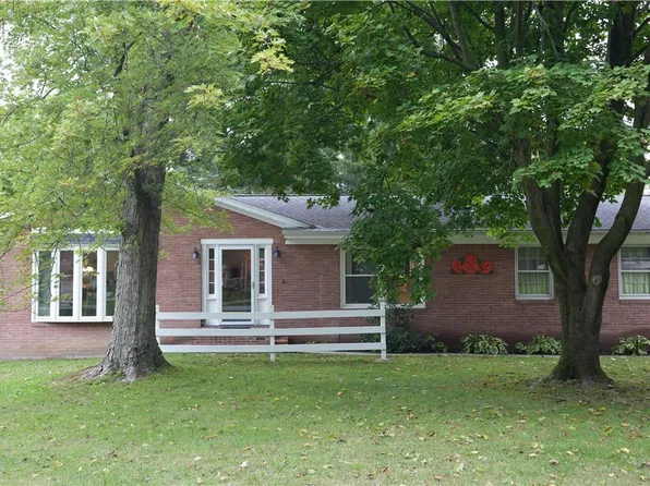 1024 W Liberty St, Hubbard, OH 44425