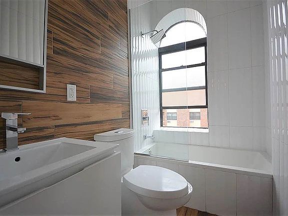 4th image of 321 Putnam Ave #1C