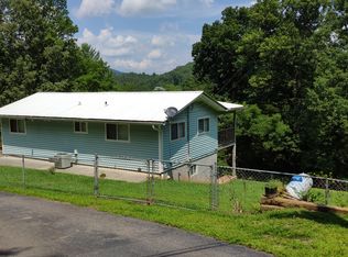 1057 Sky Hawk Mountain Rd, Hiawassee, GA 30546