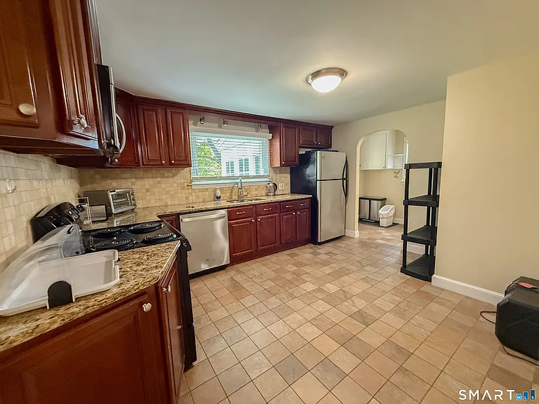1657 Farmington Ave — Photo 14