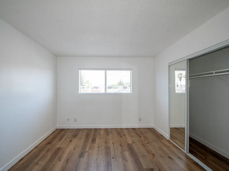 21018 Gresham St — Photo 26