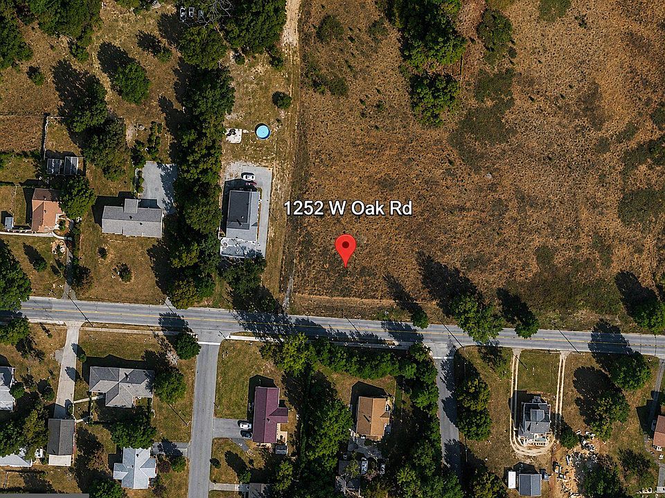 2nd image of 1252 W Oak Rd