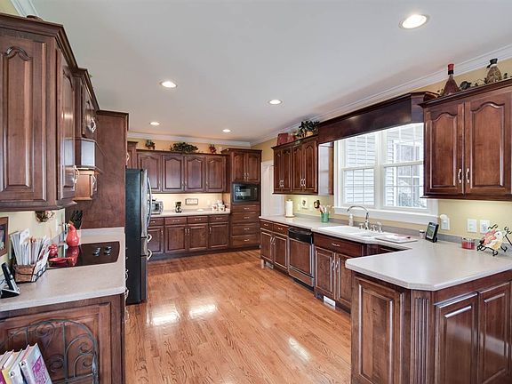 3rd image of 189 Peppertree Dr NE