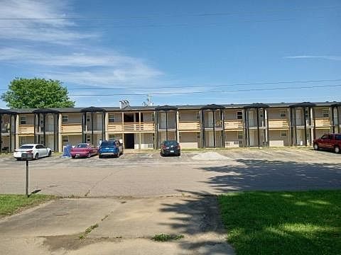 4th image of 1750 N Green St Unit 21