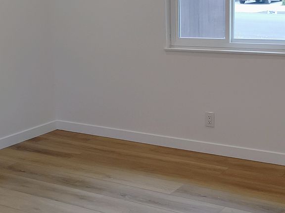 4th image of 749 Dorado Dr