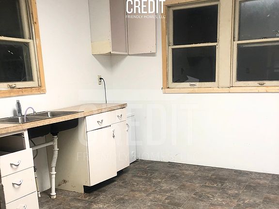 4th image of 327 E Stuart Ave