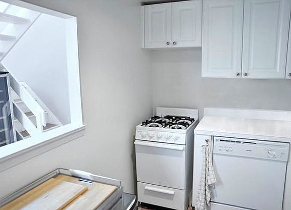 2nd image of 10 Jones St APT 5J