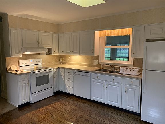4th image of 475 Ashmoor Ave