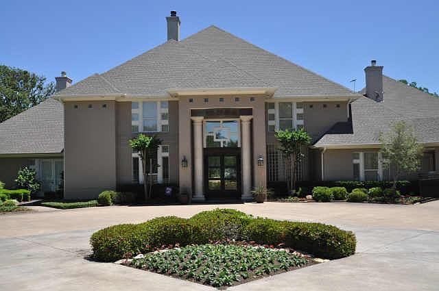 1st image of 736 Glen Abbey Dr